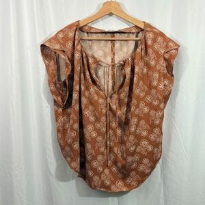 Joie Short Sleeve Blouse V Neck Tan & White Floral Career Relaxed Fit-Size L